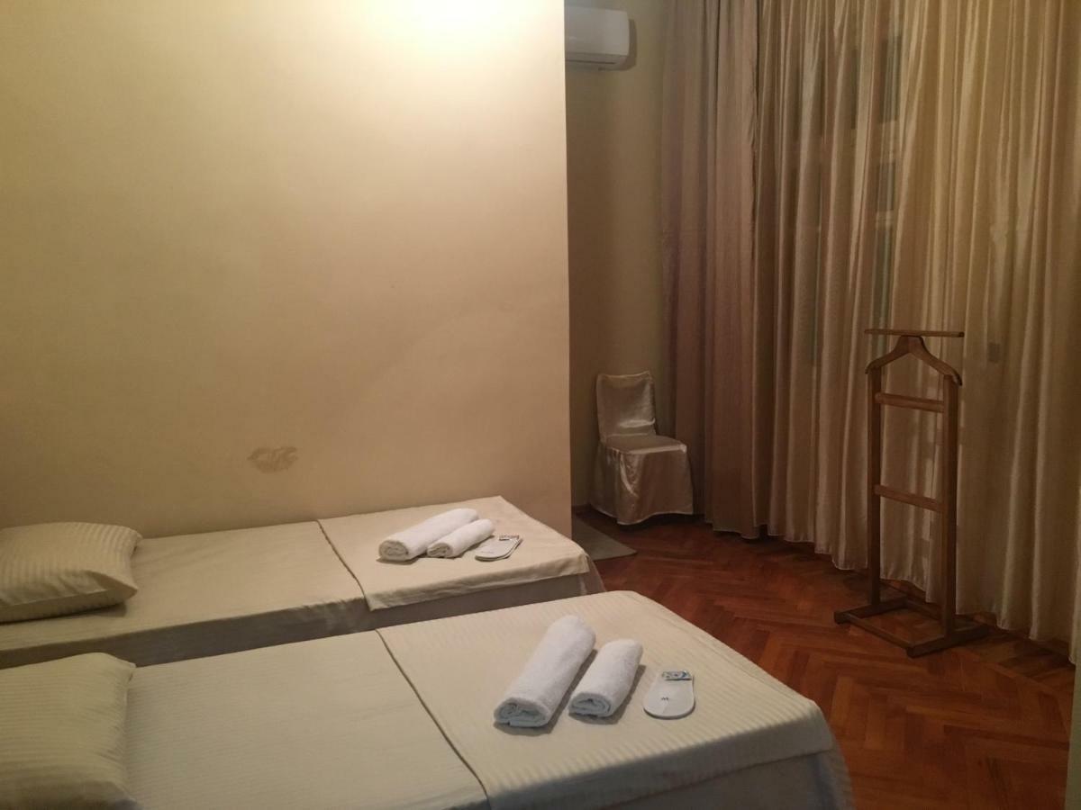 Hotel Liza バトゥーミ エクステリア 写真